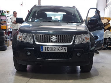 Suzuki Grand Vitara has new plates fitted at our workshop Suzuki Grand Vitara on new Spanish plates